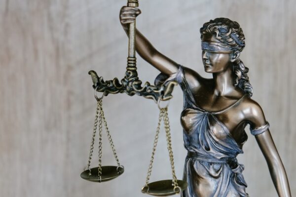Servidores municipais: regimes jurídicos e direitos no Ceará